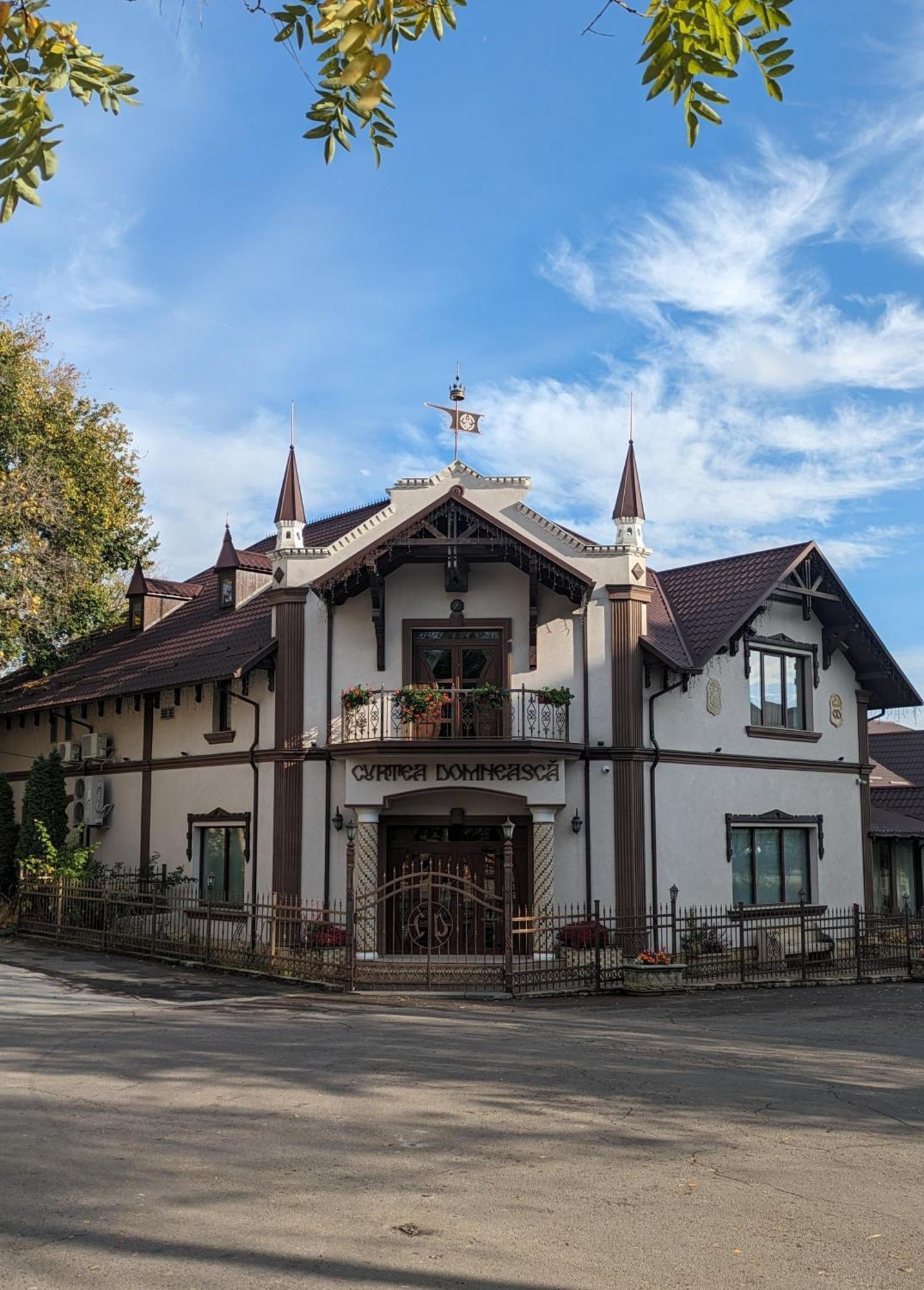 Curtea Domneasca Hotel Cricova Buitenkant foto